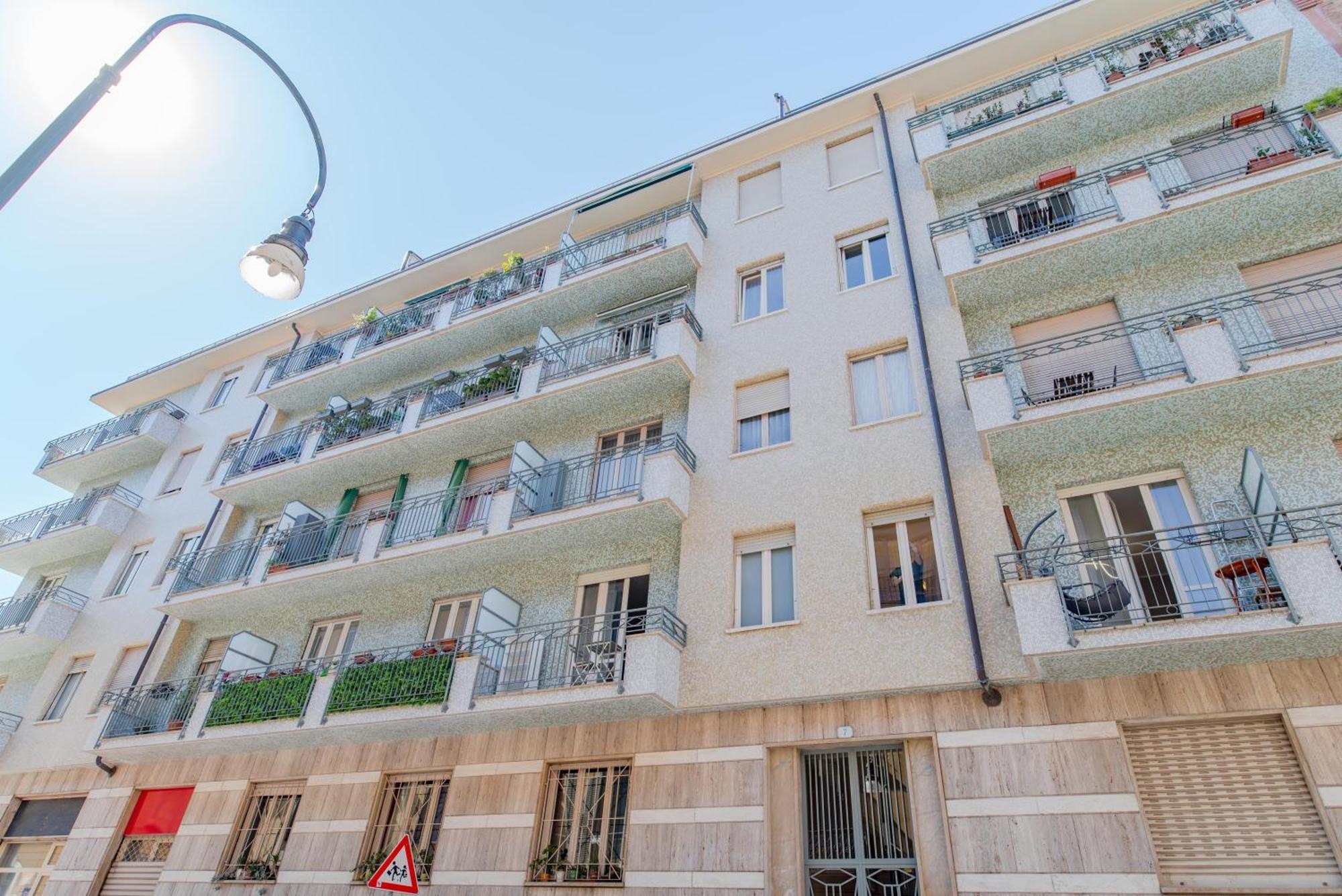 Bright And Flat - Metro & Station Nearby Appartement